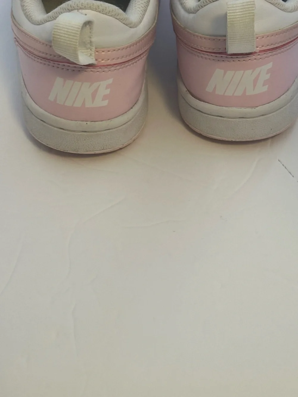 Nike Kids White and Light Pink Velcro Lace-Up Sneakers Size 1Y